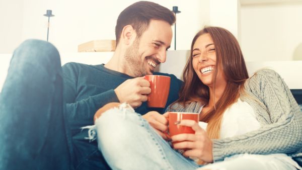 علاقة الصداقة إن وُجدت بين الزوجين فهي تقرّبهما كثيراً علاقة الصداقة إن وُجدت بين الزوجين فهي تقرّبهما كثيراً