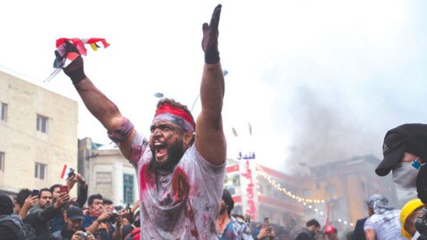 المحتجون سلطات الأمن بالتواطؤ مع المهاجمين، عبر إفساح المجال لهم بالدخول والخروج بحرية في المنطقة.