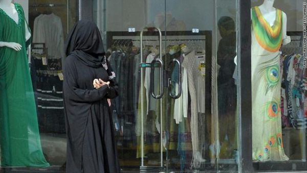 دخل قرار السماح للأنشطة التجارية بالعمل لمدة 24 ساعة في السعودية حيز التطبيق