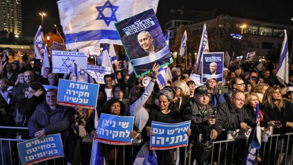 Israelis gather with signs and national flags during a demonstration in support of Prime Minister Benjamin Netanyahu in Jerusalem on December 11, 2019. AHMAD GHARABLI / AFP