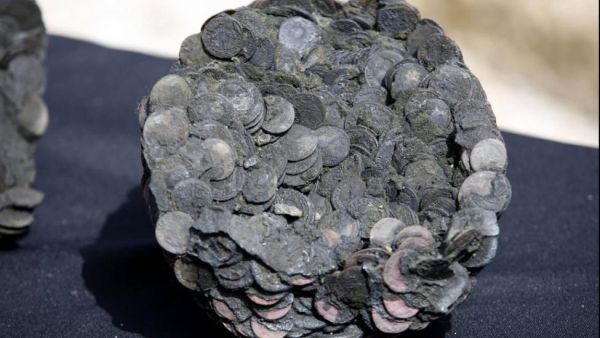 Coins from a late Roman ancient shipwreck found in 2016 off the coast of Israel. Researchers in Greece said Monday pots found from a shipwreck off the eastern Mediterranean coast are about 2,000 years old. (Photo by Abir Sultan/EPA) Coins from a late Roman ancient shipwreck found in 2016 off the coast of Israel. Researchers in Greece said Monday pots found from a shipwreck off the eastern Mediterranean coast are about 2,000 years old. (Photo by Abir Sultan/EPA)