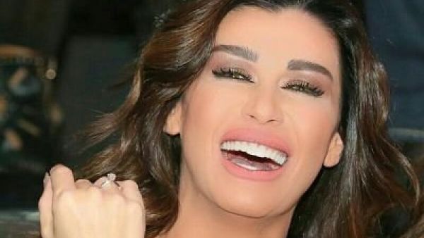 الممثلة اللبنانية نادين الراسي 