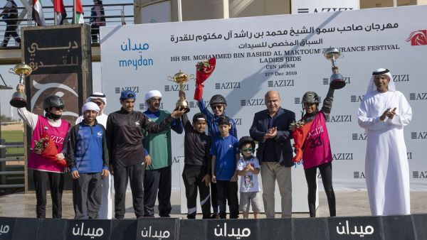 Mr Mirwais Azizi, Founder and Chairman of Azizi Developments, bestowed awards upon the ‘Endurance Ride for Ladies’ champions 
