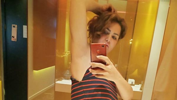 Elmasri published a video to her 2.7 million Instagram followers explaining to women where to wear their anklets 