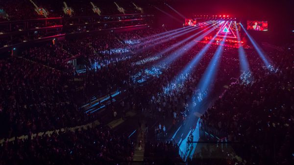 شاركوا بحضور الحفلات الفنّيّة للنجمين ليام باين وحسين الجسمي وغيرهما 