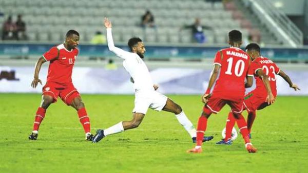 Saudi Arabia’s Feras Albrikan (second from left) in action during the 24th Arabian Gulf Cup match against Oman at Abdullah Bin Khalifa Stadium yesterday. Photo: Shemeer Rasheed