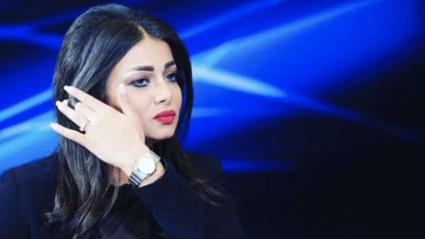  رغم علمها بوفاة أخيها الأكبر سنا قبل دقائق مـن بدء الحلقة، استمرت في التقديم