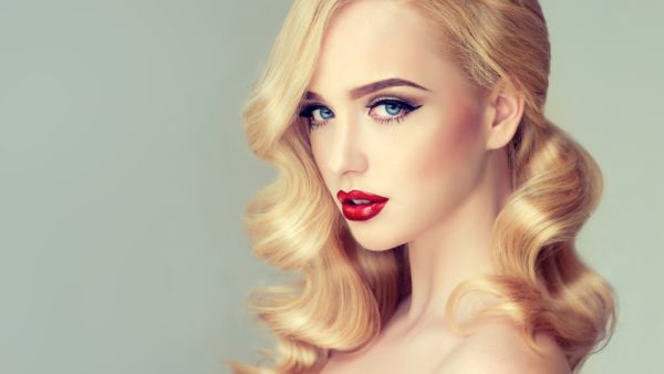 قبل الزفاف ضعي ماء الورد على شعركِ بالكامل  قبل الزفاف ضعي ماء الورد على شعركِ بالكامل