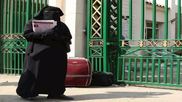 رئيس جامعة القاهرة السابق أصدر سنة 2015 قرارا يحظر ارتداء النقاب على عضوات هيئة التدريس