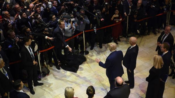 Managing Director of the World Economic Forum Klaus Schwab (2nd R) escorts US President Donald Trump (C) as he arrives to address the World Economic Forum in Davos on January 21, 2020. JIM WATSON / AFP