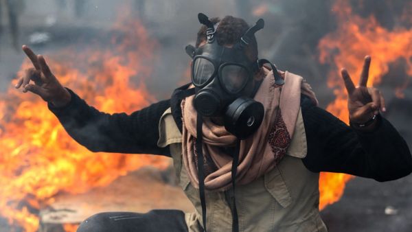 An Iraqi protester flashes the V for victory sign during ongoing demonstrations on Mohammad al-Qasim highway in east Baghdad on January 23, 2020. The anti-government demonstrations rocking the Iraqi capital and the Shiite-majority south since October had abated in recent weeks amid spiralling tensions between Iraq's key allies, the United States and Iran. AHMAD AL-RUBAYE / AFP
