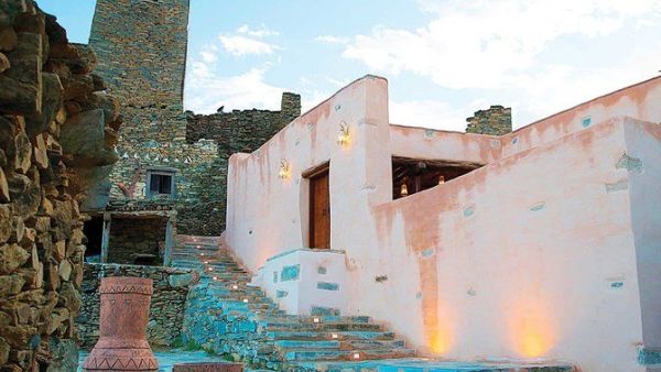 The mosques have been receiving worshippers with the aim of preserving Islamic architecture. (SPA)