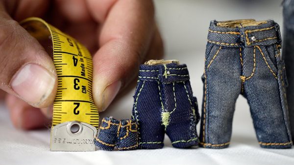 Kasim Andac has created an 11-centimeter jean jacket having all the features of a real jacket. (Twitter)
