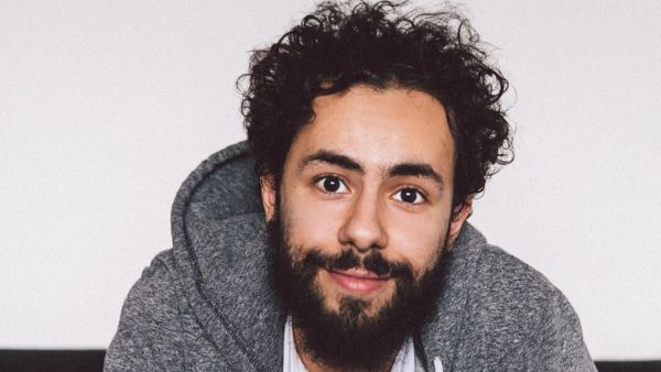 Ramy Youssef revealed that he was subjected to an "embarrassing" situation at Los Angeles Airport (source: @ramy Instagram) Ramy Youssef revealed that he was subjected to an "embarrassing" situation at Los Angeles Airport (source: @ramy Instagram)