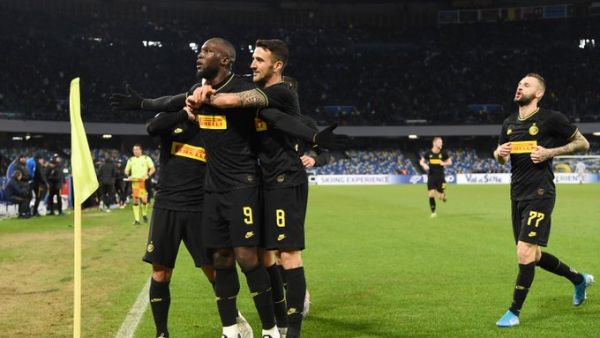 لوكاكو (يسار) يقود إنتر ميلان لفوز جديد