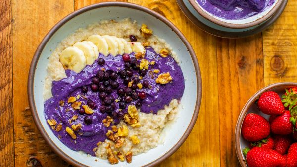 طبق الشوفان بالتوت الازرق