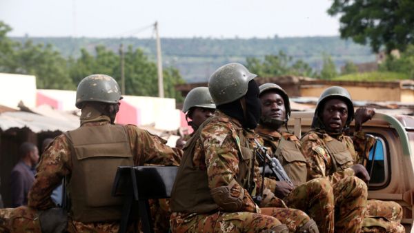 جنود من الجيش المالي