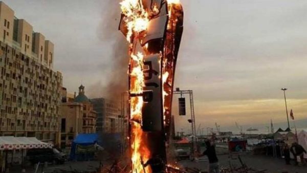 شعار “قبضة الثورة”، في مدينة النبطية