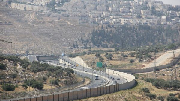 العساف : الصفقة هدفها الأستراتيجي بقاء الفلسطينيين على ١١بالمئة من اراضي عام ٦٧ .