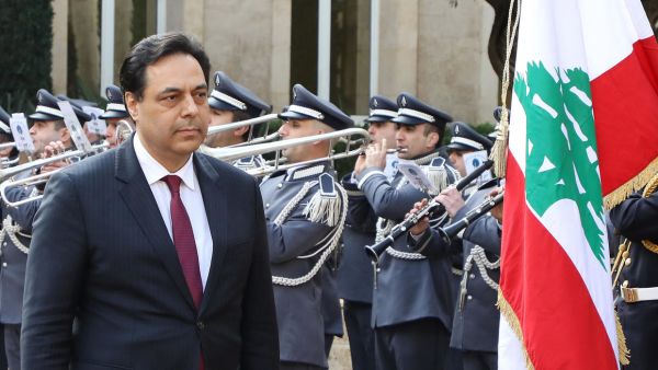 يواجه لبنان المثقل بالديون أزمة مالية ويتعين عليه البت سريعا 