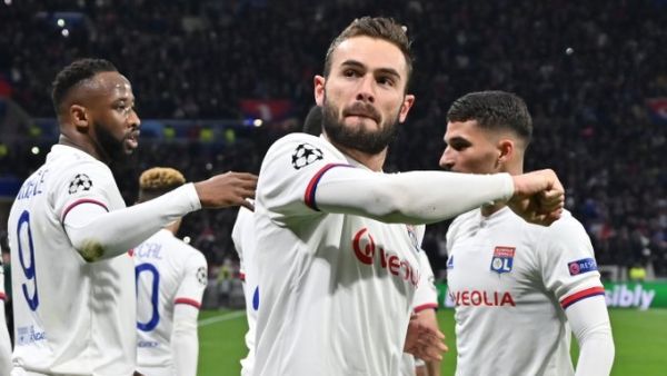 توسار يحتفل بهدفه