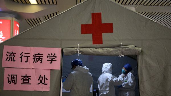 The world has a "window of opportunity" to halt the spread of a deadly new virus, global health experts said, as the number of people infected in China jumped to 24,000 and millions more were ordered to stay indoors. NOEL CELIS / AFP