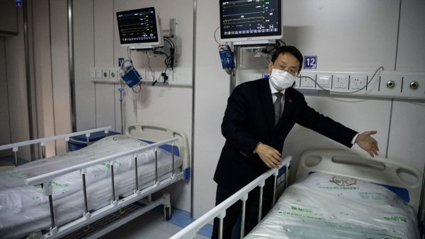 Lu Hongzhou, co-director of the Shanghai Public Health Clinical Center, gestures as he shows the quarantine room for COVID-19 coronavirus patients at the finished but still unused hospital building A2, in Shanghai on February 17, 2020. The death toll from the COVID-19 coronavirus epidemic jumped to 1,770 in China after 105 more people died, the National Health Commission said February 17. Noel CELIS / POOL / AFP