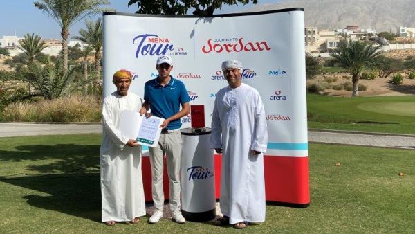Ghala Open winner Bailey Gill receiving his Oman Open invitation from OGA Chairman Mundhir Al Barwani and OGA Vice Chairman Faisal Al Adawi. 