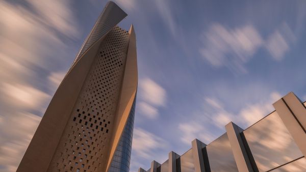 برج الحمراء للأعمال برج الحمراء للأعمال يكرَّم في جوائز العقارات الدولية 2019 – 2020 لتميّز هندسته المعمارية على مستوى العالم