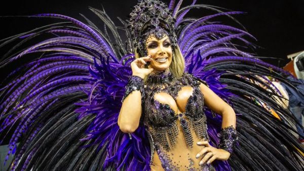 Brazilian transgender dancer shatters Carnival parade taboo. (Twitter)