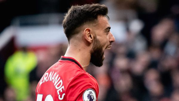 فيرنانديش يحتفل بهدفه