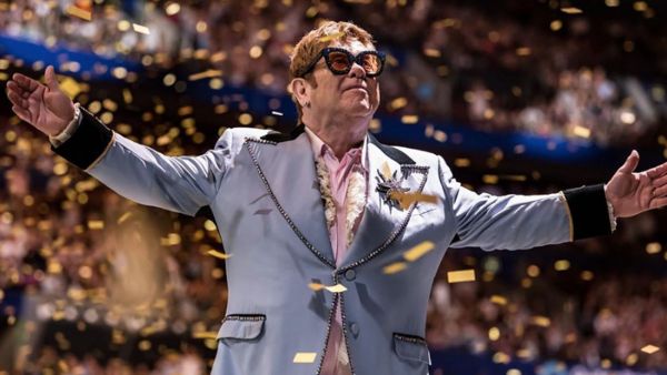 Elton  lost his voice while performing at Auckland's Mount Smart Stadium