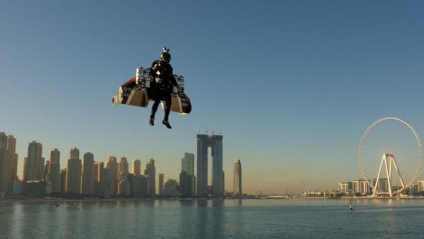  ‘Jetman’ flies over Dubai in Iron Man Style (Twitter)