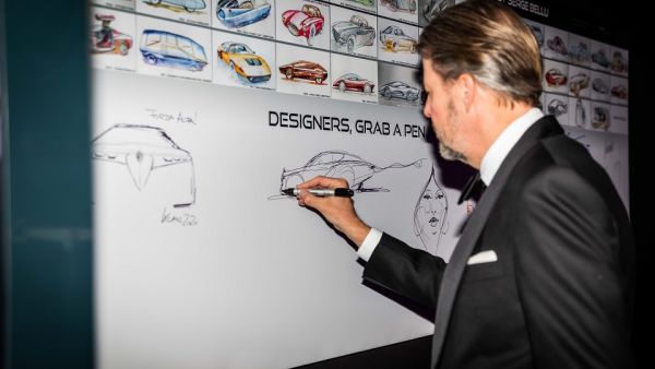 Bentley EXP 100 GT تفوز بلقب ‘أجمل سيارة نموذجية للعام’ في ‘المهرجان الدولي للسيارات’ الراقي بفرنسا