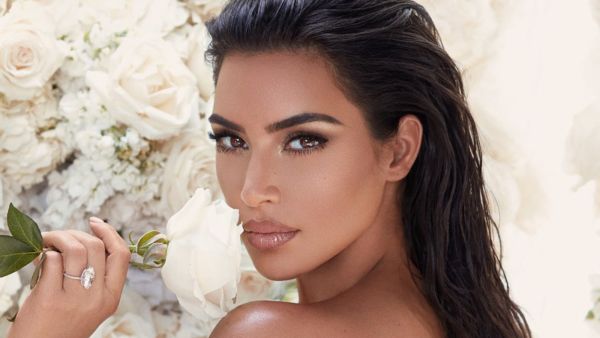 The curvaceous 39-year-old beauty posed in the desert (source: @kimkardashian Instagram)