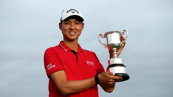 Min Woo Lee celebrates his triumph at the ISPS Handa Vic Open