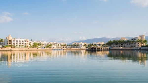 The new hotel will offer 400 deluxe guestrooms and suites with state-of-the-art architecture and interior designs; incorporating multiple themes throughout the property.