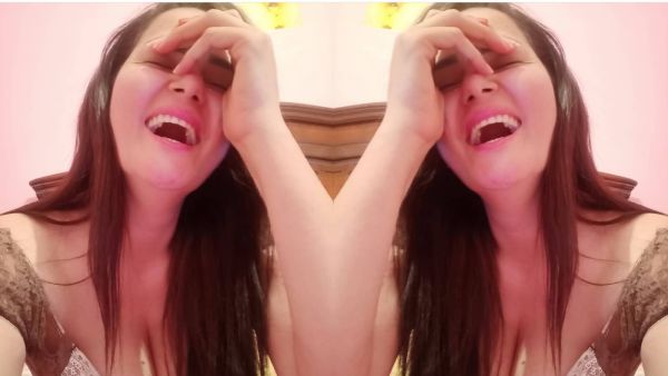 Sama wrote in the caption that she is receiving many "bizarre" requests and she "must" do them (source: @samaelmasrii Instagram)