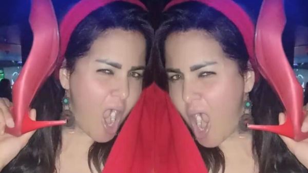 Sama was singing while sitting on the toilet (source: @samaelmasrii Instagram)