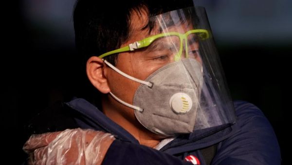 حجر صحي على منطقة سكنية قريبة من العاصمة هانوي يقطنها 10 آلاف شخص