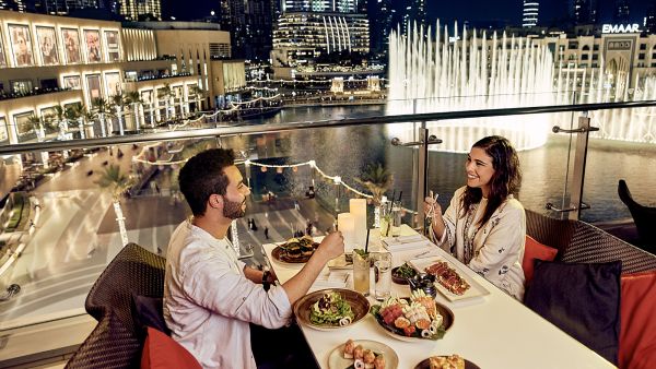 شاهدوا مباريات التنس واستمتعوا بالموسيقى وحصص اليوغا المجانية