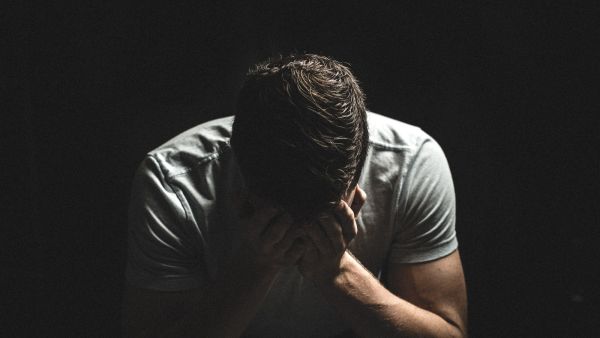 هل من الطبيعي للرجل المتزوج أن يمارس العادة السرية؟
