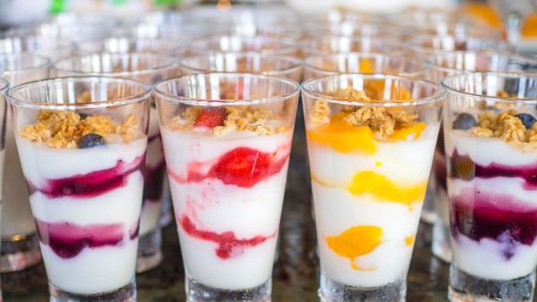 بارفيه الفراولة باللبن الجرانولا