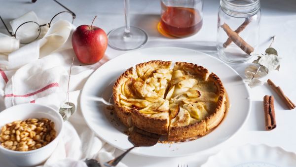 فطيرة التفاح بالقرفة والزنجيل