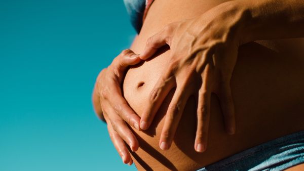 4 وصفات منزلية لعلاج علامات تمدد الحمل
