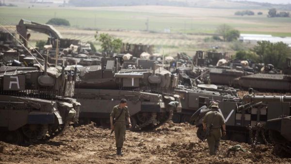 مدرعات لجيش الاحتلال في محيط قطاع غزة