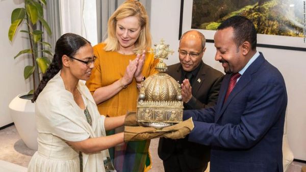 The Dutch government returned a stolen ceremonial crown to the Ethiopian government Thursday (Twitter)