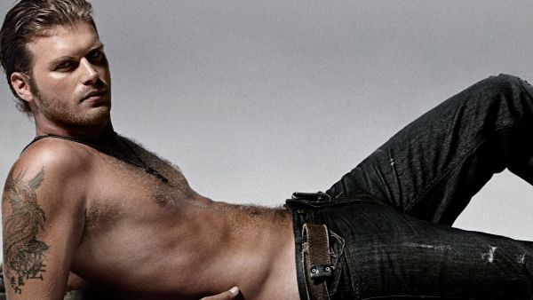 'I'm not GAY!' Shocking Image of Kıvanç Tatlıtuğ as "Tran"