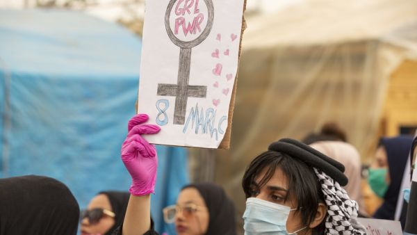An Iraqi woman holds a placard during a rally marking International Women's Day in the southern city of Basra on March 8, 2020. Hussein FALEH / AFP