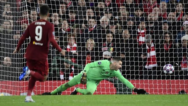 خطأ أدريان لعب دوراً رئيسياً في الإطاحة بليفربول